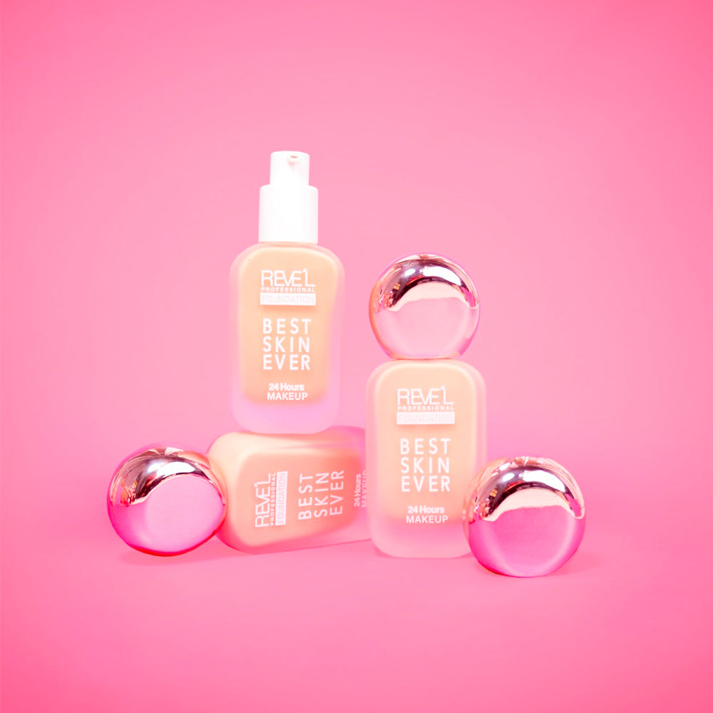 Base líquida Best Skin Ever 24 Hours Makeup con dispensador tipo bomba sobre fondo rosa — Reve'l Professional