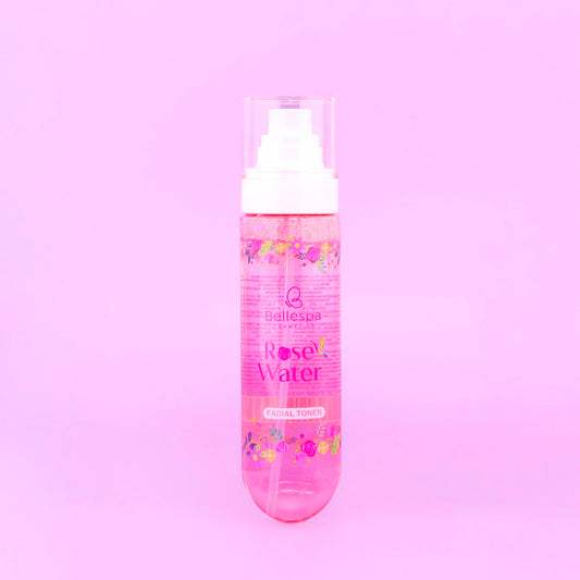 Agua de rosas facial Rose Water Bellespa Cosmetics 130ml en frasco spray rosado con diseño floral