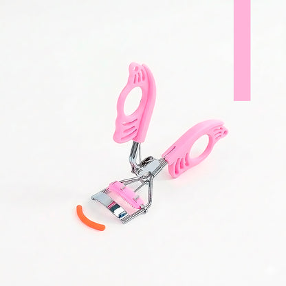 Rizador de pestañas Mariposa Curl Bellespa con mango calado rosa suave y banda de silicona recambiable sobre fondo rosa