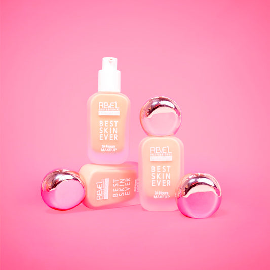 Base líquida Best Skin Ever 24 Hours Makeup con dispensador tipo bomba sobre fondo rosa — Reve'l Professional