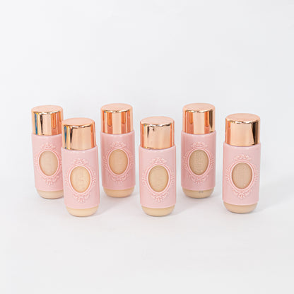 Base líquida crema en frasco rosa con tapa dorada en 6 tonos sobre fondo blanco — Reve'l Professional 43 ml