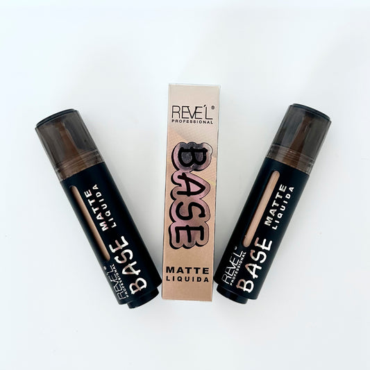 Base matte líquida en envase negro con aplicador incorporado y caja — Reve'l Professional 16 ml