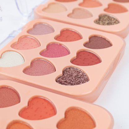 res variantes A, B y C de la Paleta de Sombras You're My Sweet Donut Bellespa Cosmetics abiertas mostrando sus 9 tonos en panes de corazón en tonalidades nude, coral, terracota y glitter