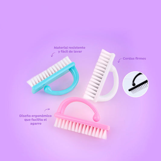 Cepillo limpieza uñas manicure con cerdas firmes y mango ergonómico en colores menta blanco y rosa sobre fondo lila