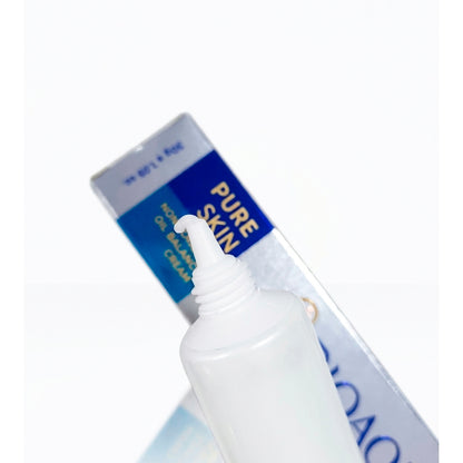 Detalle de tubo y caja Crema Pure Skin Oil Balance Cream 30g Bioaqua, textura blanca cremosa en punta del aplicador