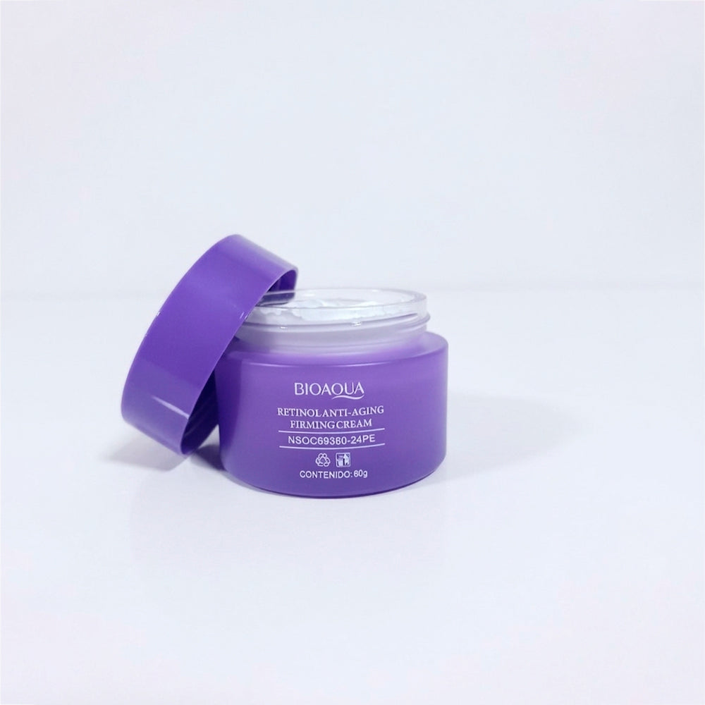 Crema Retinol Anti-Aging Firming Cream 60g Bioaqua tarro morado abierto con tapa vista lateral, textura cremosa blanca NSOC69380-24PE