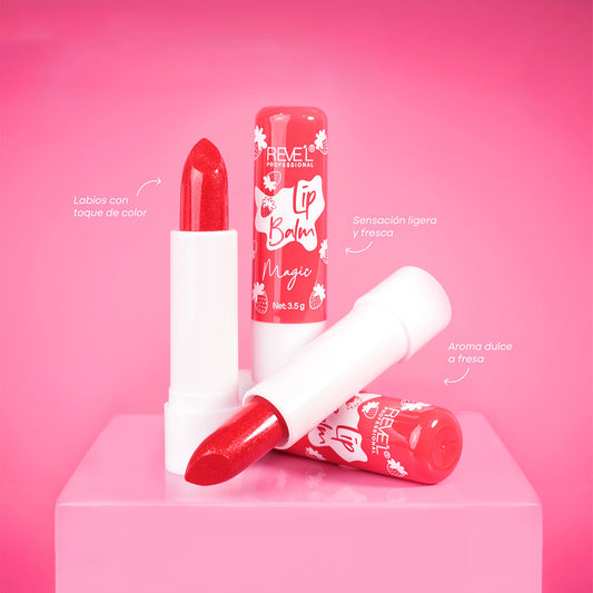 Lip Balm Magic 3.5g Reve'l Professional aroma dulce a fresa con toque de color rojo brillante y sensación ligera y fresca