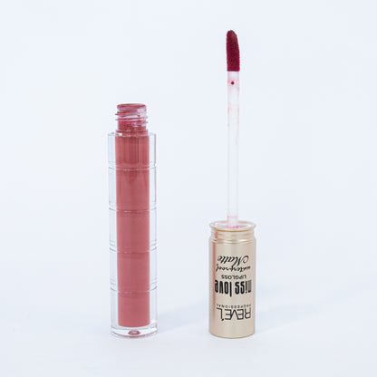 Lip gloss matte waterproof Reve'l Miss Love tono rosa mauve con aplicador aterciopelado y tapa dorada champagne, sobre fondo blanco