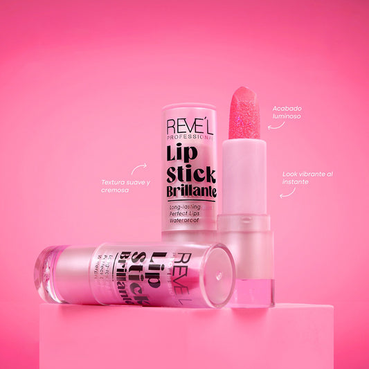 Lipstick Brillante Waterproof Reve'l en tono rosa fucsia con glitter, textura suave y cremosa para acabado luminoso y look vibrante al instante