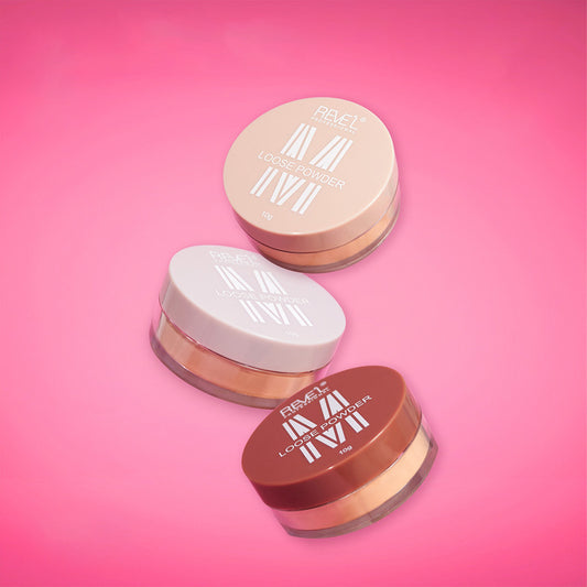 Reve'l Loose Powder en tarro transparente en 3 tonos beige, blanco y marrón con tapa de colores sobre fondo rosa