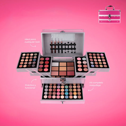 Maletín de maquillaje todo en uno abierto mostrando sombras de ojos, rubores, iluminadores y aplicadores en estuche de aluminio rosa