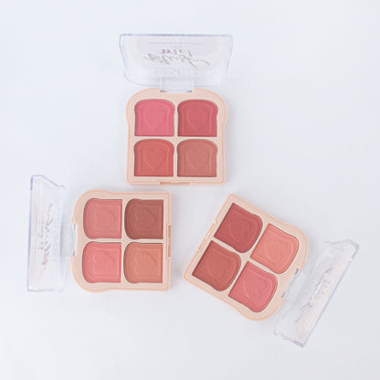 Paleta de rubor Blush Me! 4 Colors Blusher Reve'l abierta en 3 variantes de color con tonos rosados, melocotón y marrón en compacto nude sobre fondo blanco