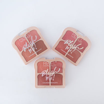 Paleta de rubor Blush Me! 4 Colors Blusher Reve'l Professional en 3 variantes de color con tonos rosados y melocotón en compacto nude sobre fondo blanco