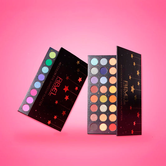 Paleta de Sombras Eye Shadow Platter 40 Tonos Reve'l Professional abierta mostrando tonos vibrantes en neón, pastel y neutros con acabados mate y shimmer, en estuche negro con diseño de estrellas doradas y rojas