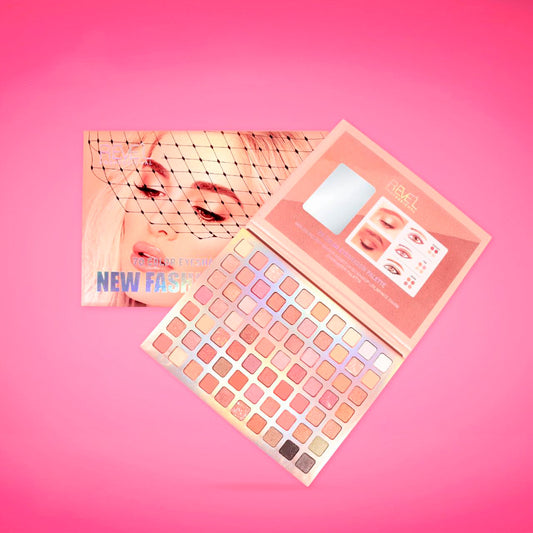 Paleta de sombras New Fashion 70 tonos nude con espejo incorporado y acabados luminosos y matte sobre fondo rosa — Reve'l Professional