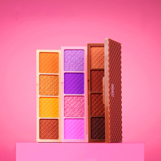 Paleta de sombras Wafferal Reve'l 4 colores variantes Amarillo, Lila Suave y Marrón sobre fondo rosado