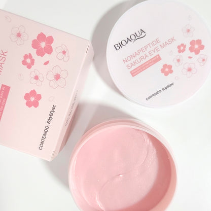 Parches de ojos Nonapeptide Sakura Eye Mask Bioaqua abierto mostrando textura gel rosa con caja, 80g 60 unidades