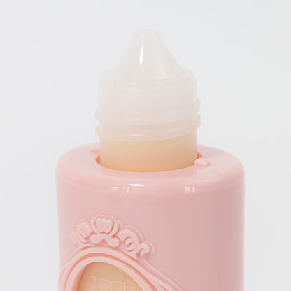 Detalle de aplicador tipo pico de base líquida crema rosa — Reve'l Professional 43 ml
