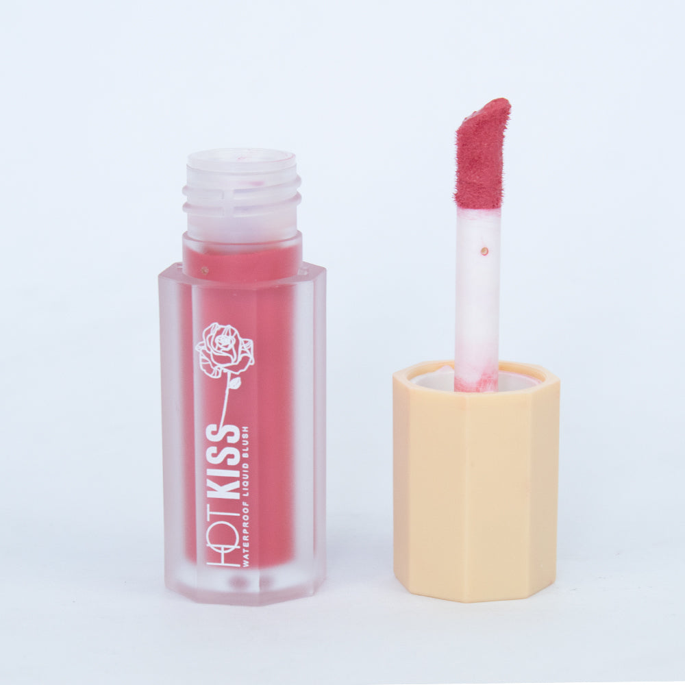 Rubor líquido Hot Kiss Waterproof abierto mostrando aplicador doe-foot en tono berry rojo intenso — Reve'l Professional 4ml