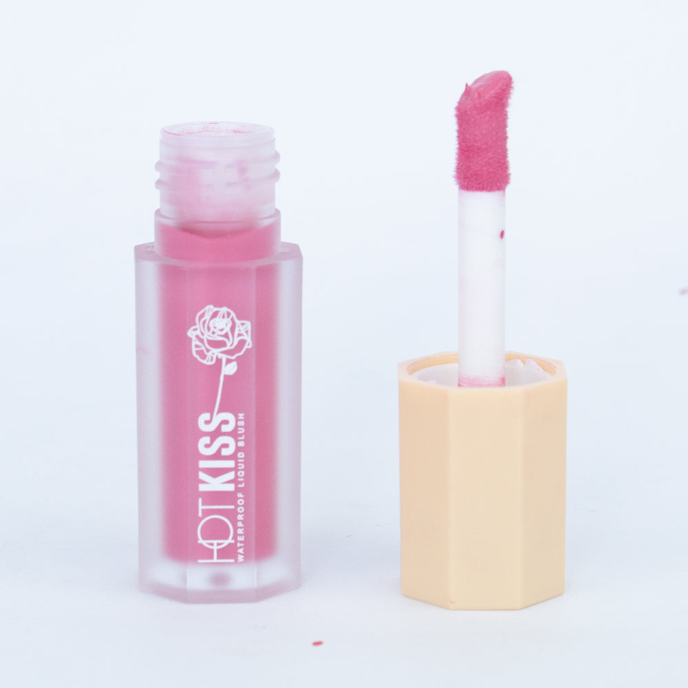 Rubor líquido Hot Kiss Waterproof abierto mostrando aplicador doe-foot en tono fucsia vibrante — Reve'l Professional 4ml