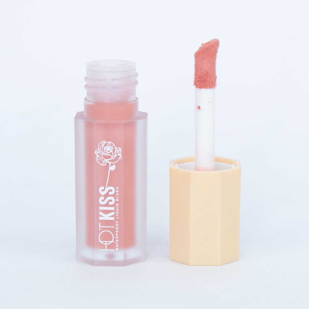 Rubor líquido Hot Kiss Waterproof abierto mostrando aplicador doe-foot en tono nude rosado — Reve'l Professional 4ml