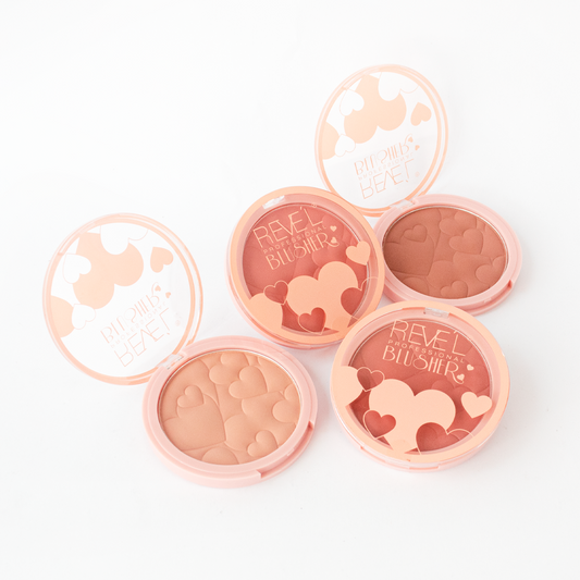 Cuatro rubores en polvo compacto Passion de Mujer Reve'l Professional abiertos mostrando diseño de corazones en relieve en tonos nude, beige, rosa y coral