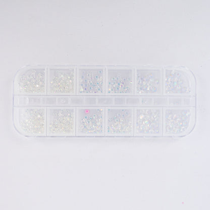 Set adornos para uñas nail art strass cristal transparente multimedida en estuche 12 compartimentos sobre fondo blanco