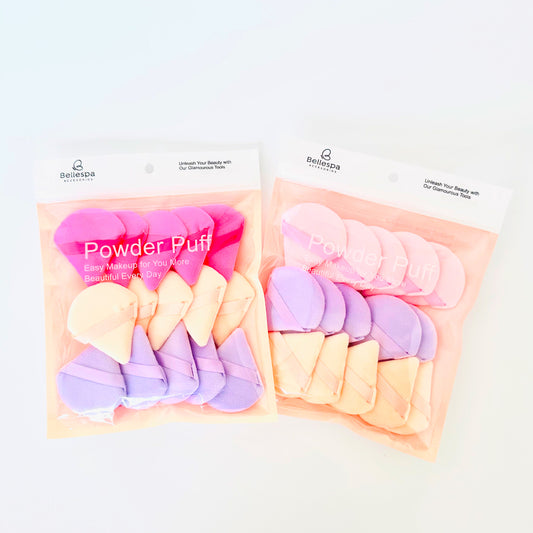Set de 15 esponjas Powder Puff Bellespa en colores rosa, lila y beige en distintas formas sobre fondo blanco