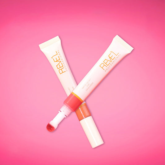 Tint Matte Velvet 2 en 1 para labios y mejillas en tonos rosa y coral de Reve'l Professional sobre fondo rosado